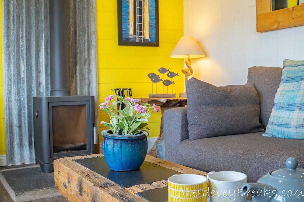 Marvellous 3 Bedroom Cottage just off Aberdovey Village Centrei in Aberdovey, Snowdonia