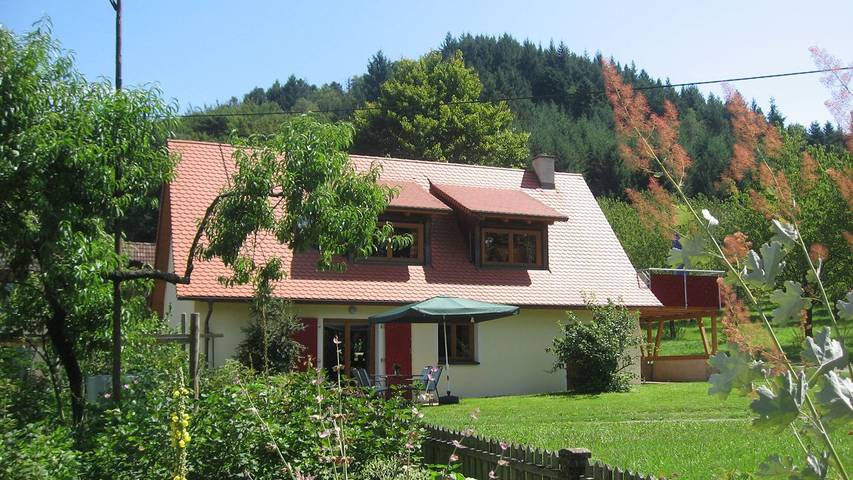 Ferienhaus für 4 Personen, mit Sauna und Terrasse sowie Balkon/Terrasse, kinderfreundlich in Staufen im Breisgau
