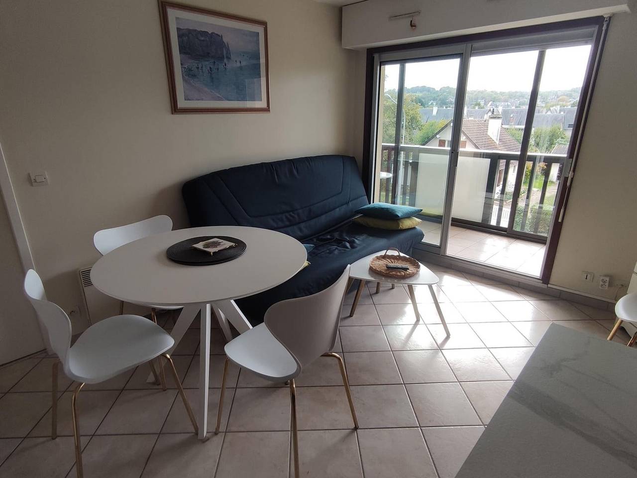Ganze Wohnung, Charmante 2-Zimmer-Wohnung mit Loggia und Parkplatz nahe dem Strand in Villers-sur-Mer, Lisieux und Umgebung