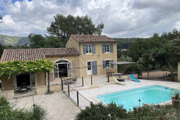 Gîte pour 6 personnes, avec terrasse et jardin à Cuges-les-Pins