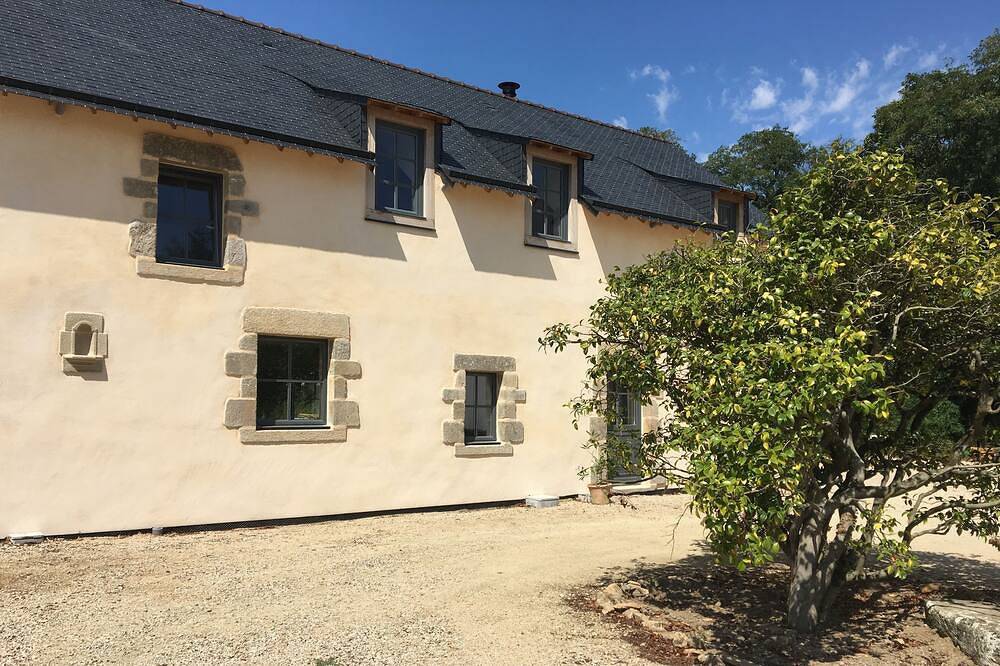 Belle longère avec piscine in Vannes, Côte des Mégalithes