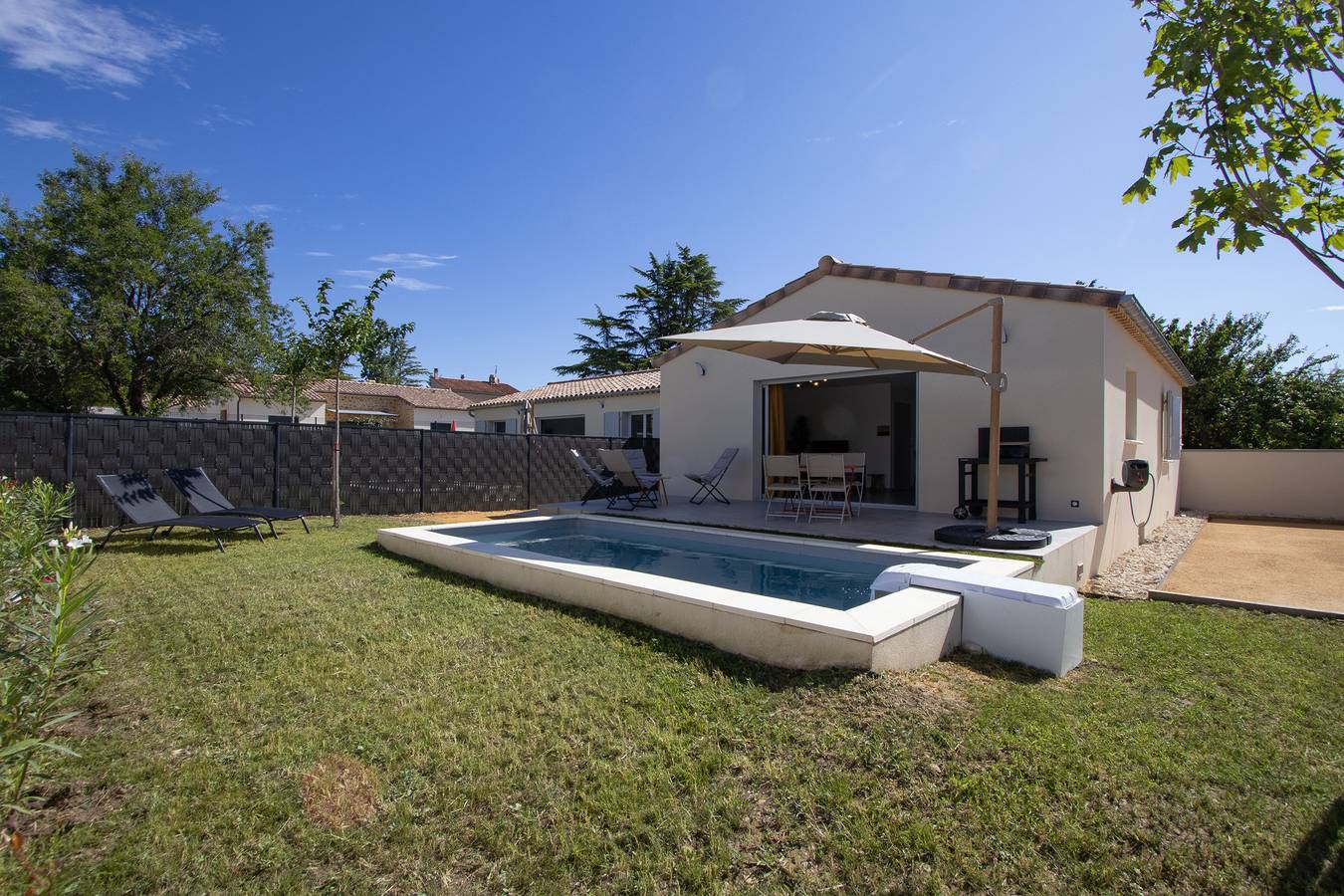 Chardonnay Villa neuve avec piscine privée au coeur du village - 4 pers. in Suze-la-Rousse, Région de nyons