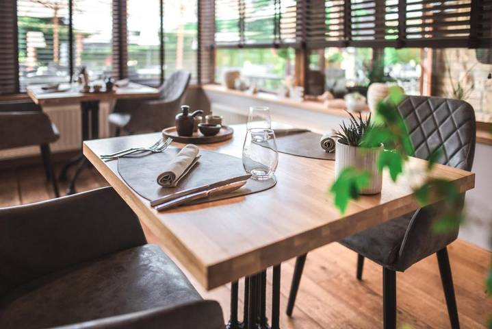 Hôtel pour 2 personnes, avec piscine ainsi que jardin et vue à Florenville - 4