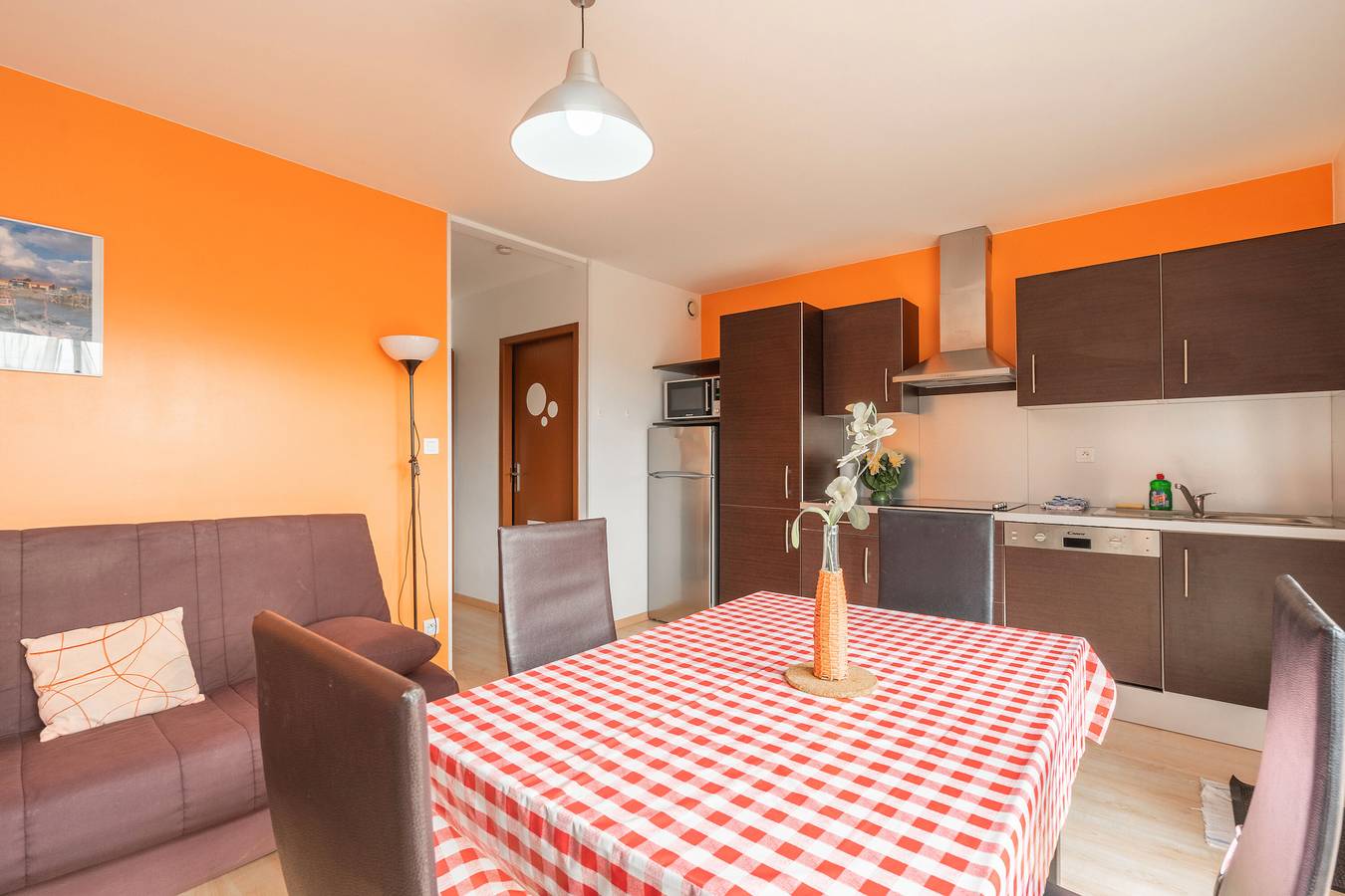 Appartement entier, Appartement 'Le Clos Du Champ De L'Amour - Saintes' avec piscine privée, Wi-Fi et climatisation in Saint-Simon-de-Bordes, Région de Jonzac