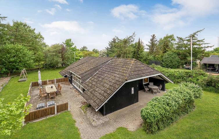 Ferienhaus für 8 Personen, mit Terrasse und Whirlpool sowie Pool und Sauna auf Langeland