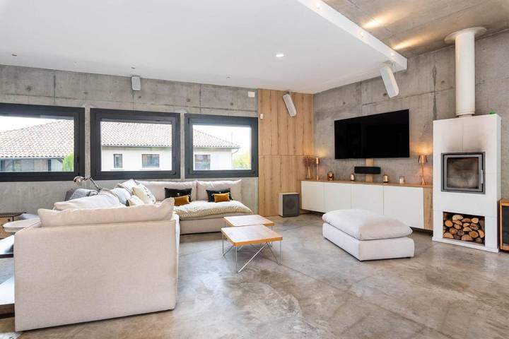 Location de vacances pour 6 personnes, avec terrasse ainsi que jardin et piscine à Saint-Romain-au-Mont-d'Or - 4
