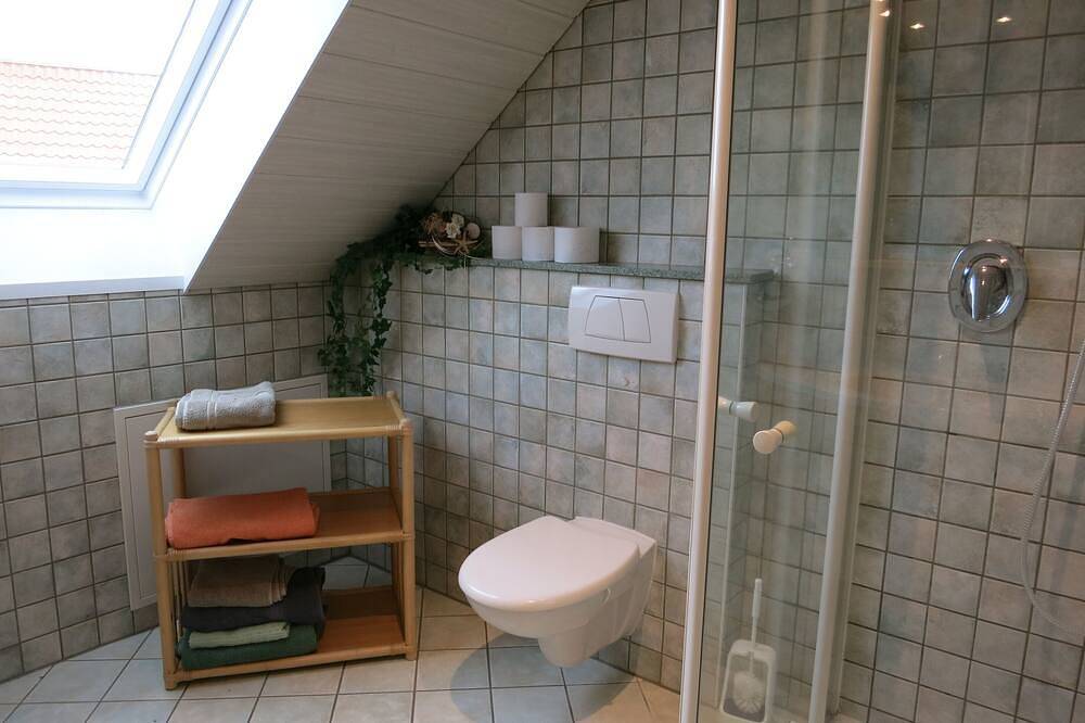 Ganze Wohnung, Exclusive Ferienwohnung im Og. direkt am Kanal mit eigenem Steg in Grimersum, Krummhörn