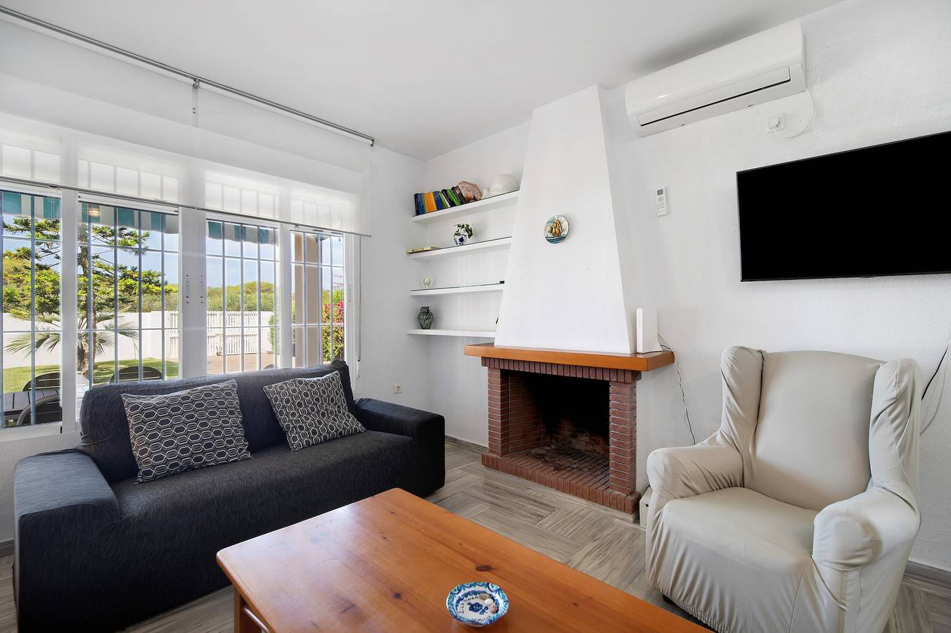 Villa Virgen del Camino junto a la playa, con piscina, terraza y jardín in Sancti Petri, Chiclana de la Frontera