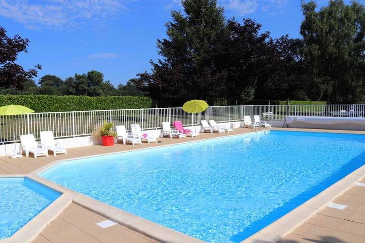 Parc de vacances pour 4 personnes, avec Terrasse ainsi que Jardin et Piscine en Vendée