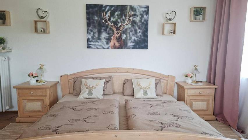 Ferienwohnung für 7 Personen, mit Terrasse und Garten sowie Ausblick in Altusried