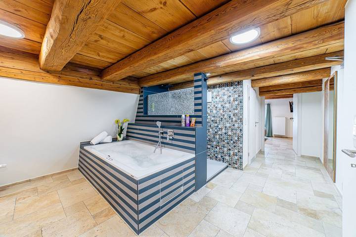 Ferienwohnung für 4 Personen, mit Pool und Sauna sowie Ausblick in Spalt