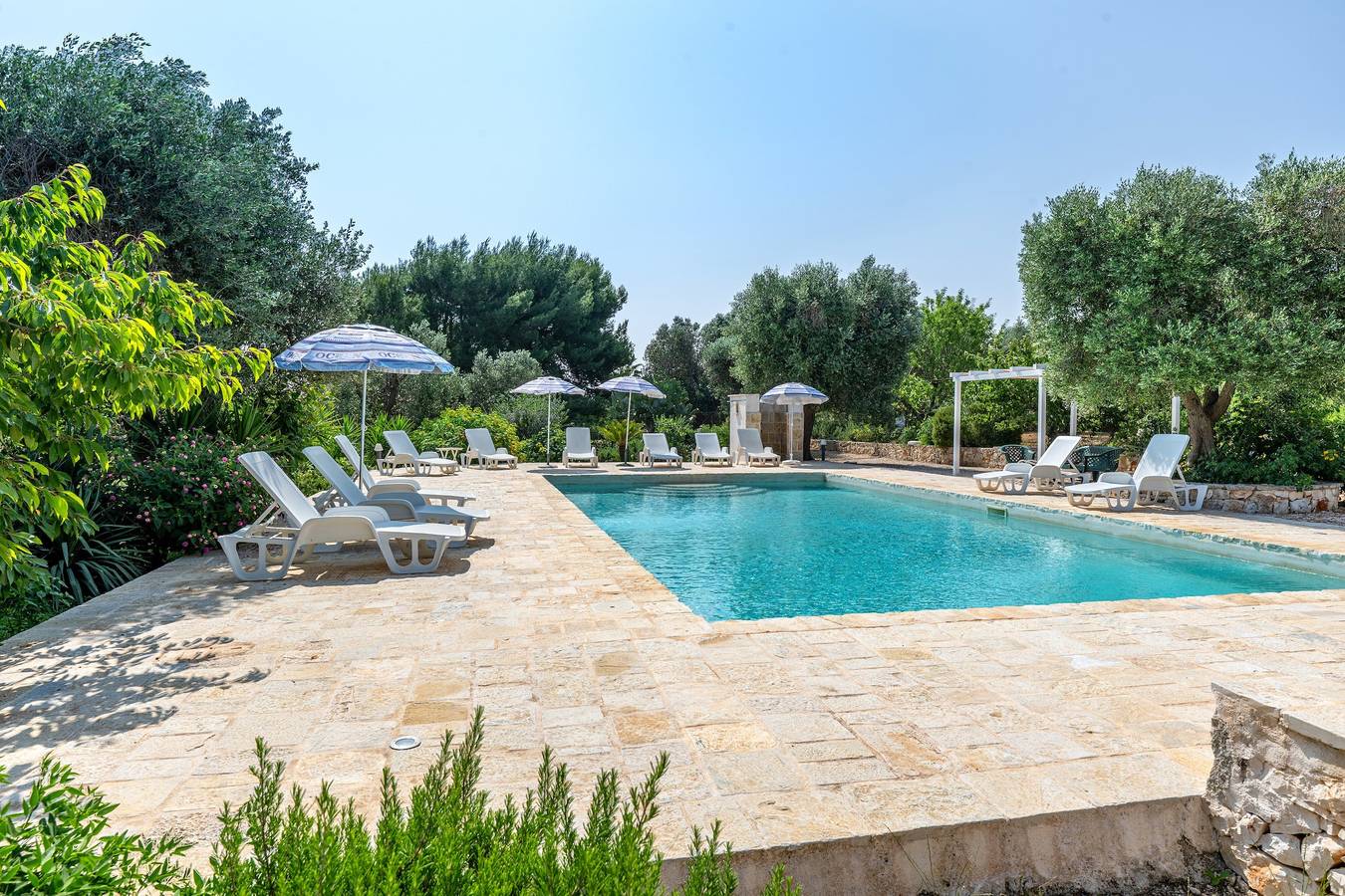 Appartamento intero, Appartamento 'Girasole' con piscina condivisa, Wi-Fi e aria condizionata in Ceglie Messapica, Salento