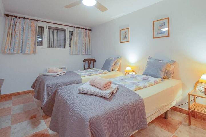 Casa Lenelly - your spacious dream vacation home right by the sea in Playa de La Mata (Torrevieja), Torrevieja