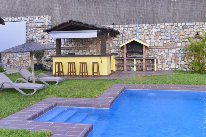 Casa rural para 12 personas, con Jacuzzi y Jardín en Parque Nacional de Sierra Nevada - 2