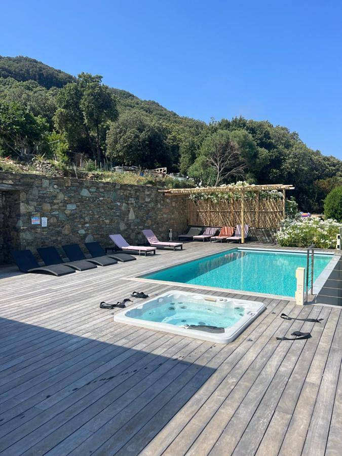 Location de vacances pour 12 personnes, avec jacuzzi ainsi que jardin et piscine à Pino - 3