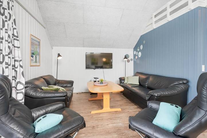 Holiday home with swimming pool, sauna and whirlpool in Lodbjerg Hede, Ringkøbing