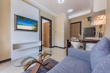 Gîte pour 2 personnes, avec balcon ainsi que piscine et vue dans Nai Yang Beach