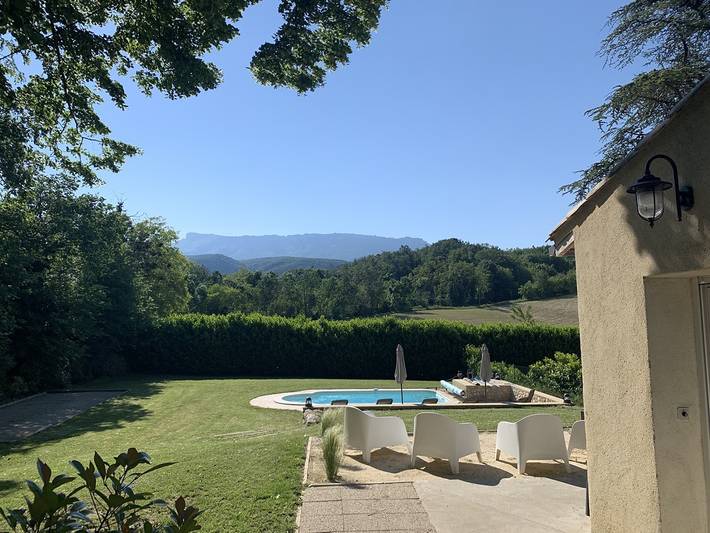Gîte pour 10 personnes, avec jardin ainsi que piscine et terrasse
