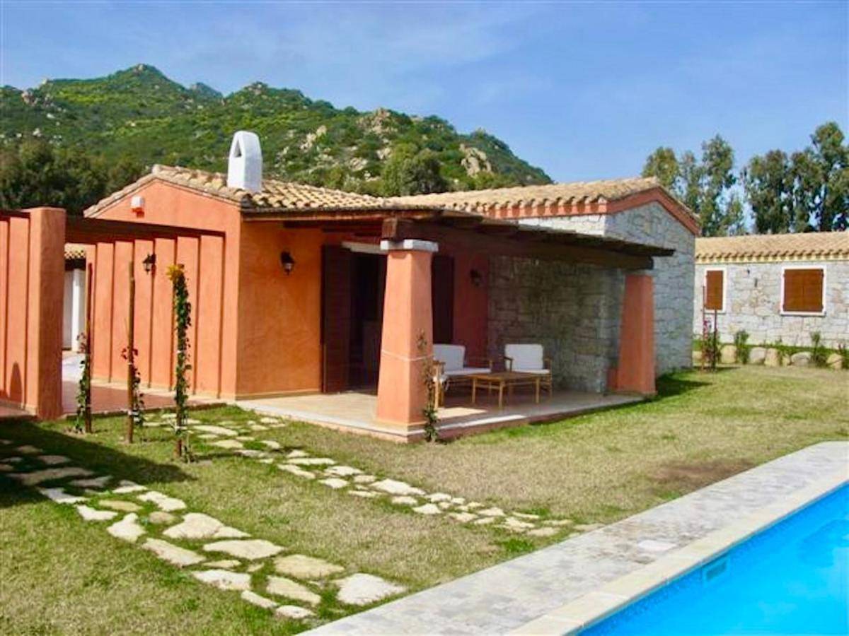 Isa-Villas with shared pool in Costa Rei just 500 meters from the sea in Castiadas, Province de Cagliari