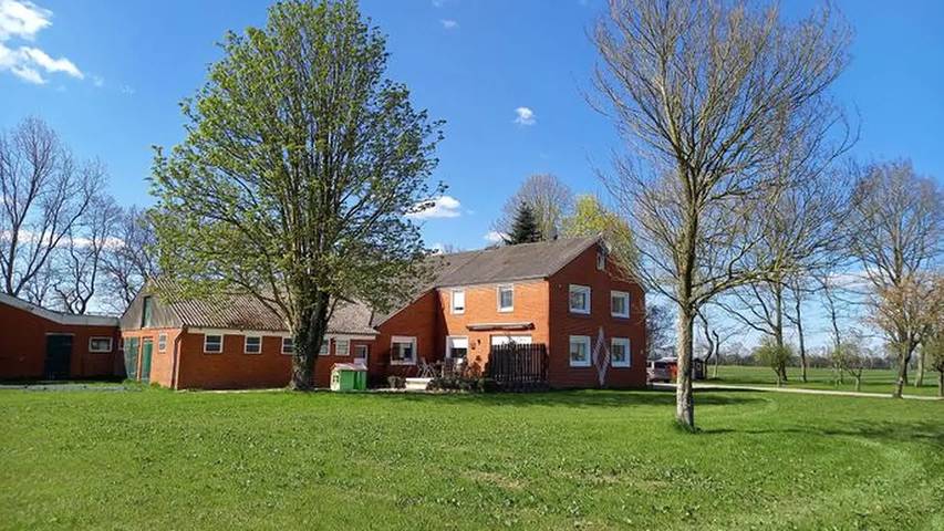 Location de vacances pour 8 personnes, avec terrasse et jardin à Rhauderfehn