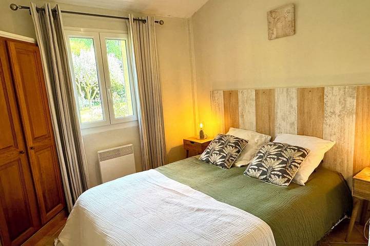 Gîte pour 4 personnes, avec terrasse ainsi que piscine et jardin, animaux acceptés à Villedieu - 2