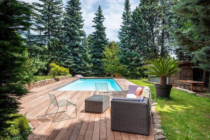 Location de vacances pour 10 personnes, avec jardin ainsi que terrasse et piscine à Saint-Didier-au-Mont-d'Or - 2