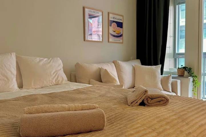 Ganze Wohnung, Modern studio with balcony in central Stockholm in Norrmalms stadsdelsområde, Stockholm