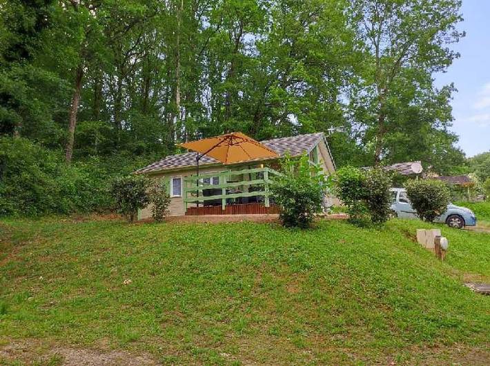 Gîte pour 4 personnes, avec vue ainsi que piscine et balcon à Lissac-sur-Couze - 2