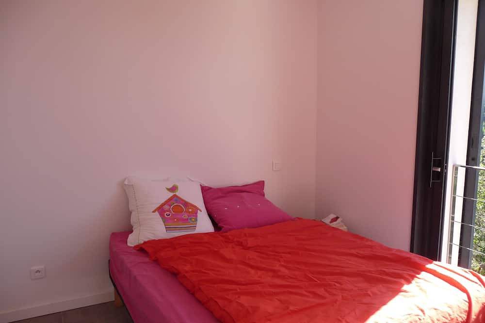 Architect-designed house, 50 meters from a white sandy beach, splendid sea view in Farinole, Calvi region