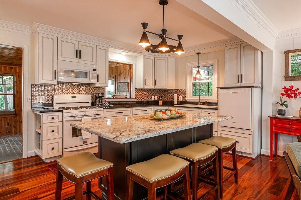 Historic Blythe Cottage in Hendersonville, Henderson County (NC)