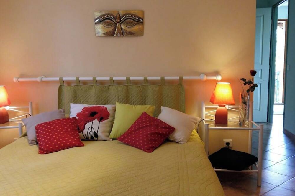 Recent house with private swimming pool, quality services. in Esparron-de-Verdon, Parc naturel régional du Verdon