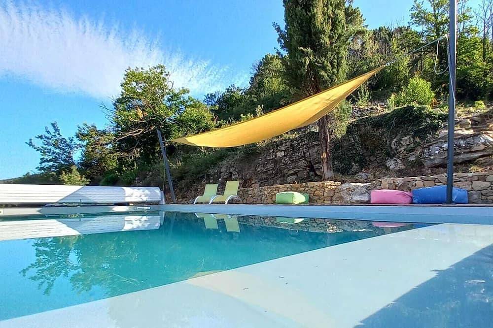 Gîtes Sud France, Cevennes. Mas des Esparots. Vue exceptionnelle et  piscine. in Bessèges, Parc national des Cévennes