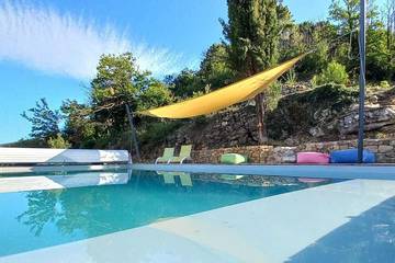Gîte pour 4 personnes, avec terrasse ainsi que jardin et piscine, animaux acceptés à Bessèges
