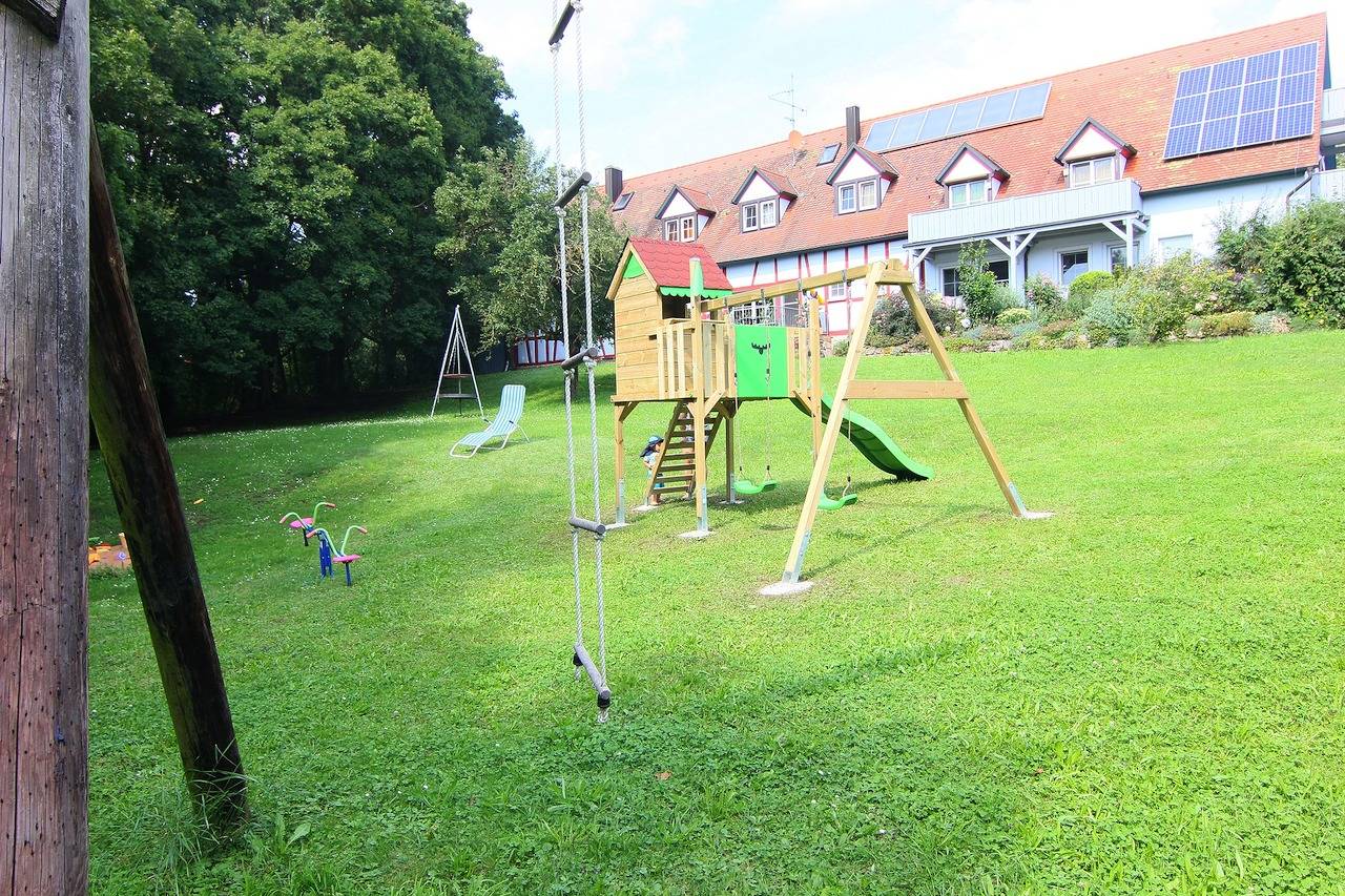 Pension im Vorhof - Ferienwohnung "Rosmarin" (50qm) für vier Personen in Windelsbach, Romantische Straße
