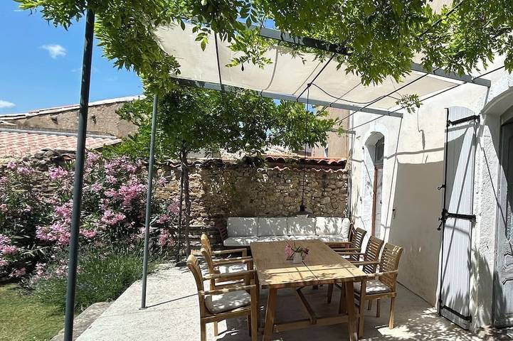 Location de vacances pour 8 personnes, avec Terrasse et Jardin à Thézan-lès-Béziers