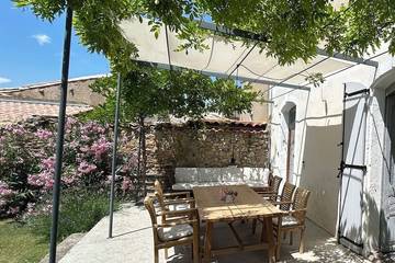 Location de vacances pour 8 personnes, avec jardin et terrasse à Thézan-lès-Béziers