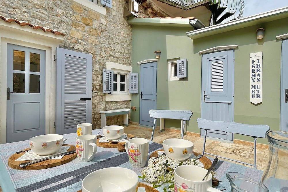 Das Fischerhaus! Haus, Hof und Garten, nur für dich und Deine Lieben! in Općina Murter-Kornati, Murter