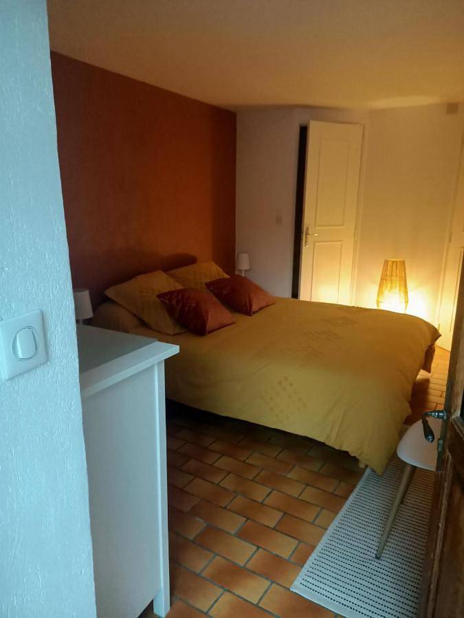 Gîte pour 2 personnes, avec vue ainsi que terrasse et piscine à La Coucourde - 2