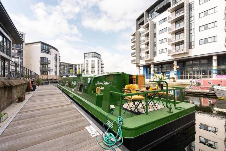 Boat for 8 people, with Balcony and Terrace as well as Garden and View in Scotland