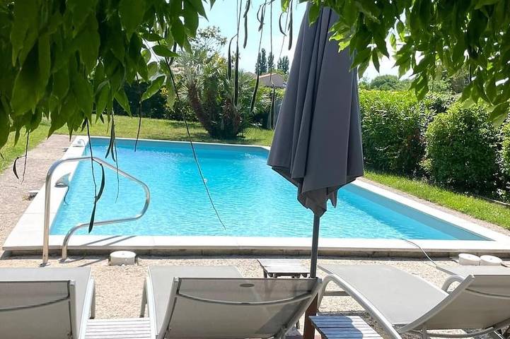 Maison de vacances pour 8 personnes, avec jardin et piscine à Breuillet