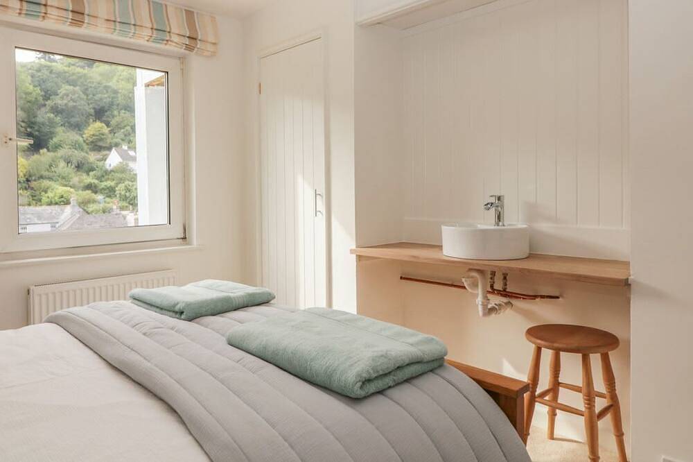 Kittiwake: 2 Chequers Cottages Retreat in Newton and Noss, South Devon