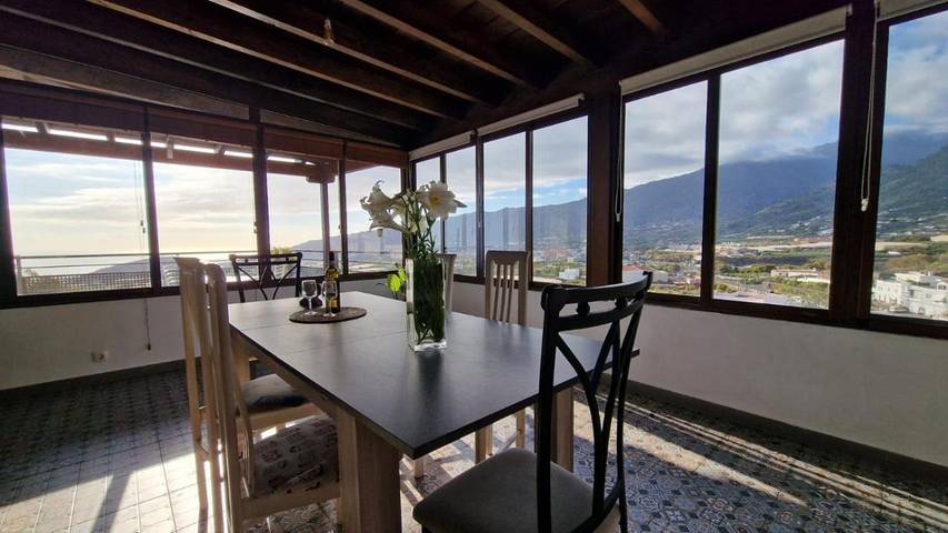 Ferienhaus für 4 Personen, mit Terrasse und Garten sowie Ausblick