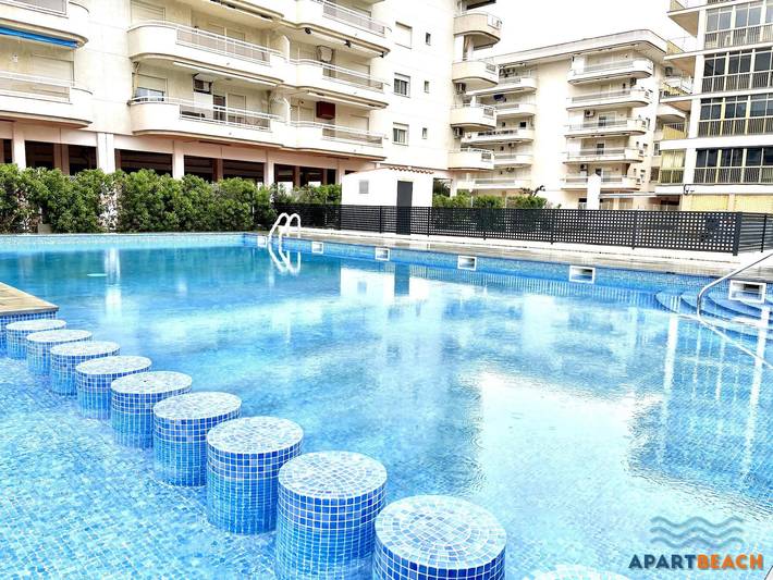 Location de vacances pour 5 personnes, avec jardin ainsi que terrasse et piscine à Platja de la Pineda