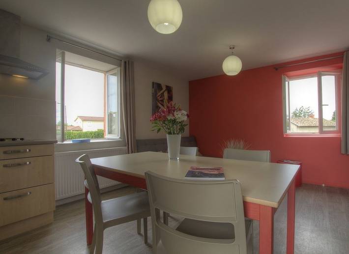 Gîte pour 4 personnes, avec jardin et balcon à Guéreins - 3