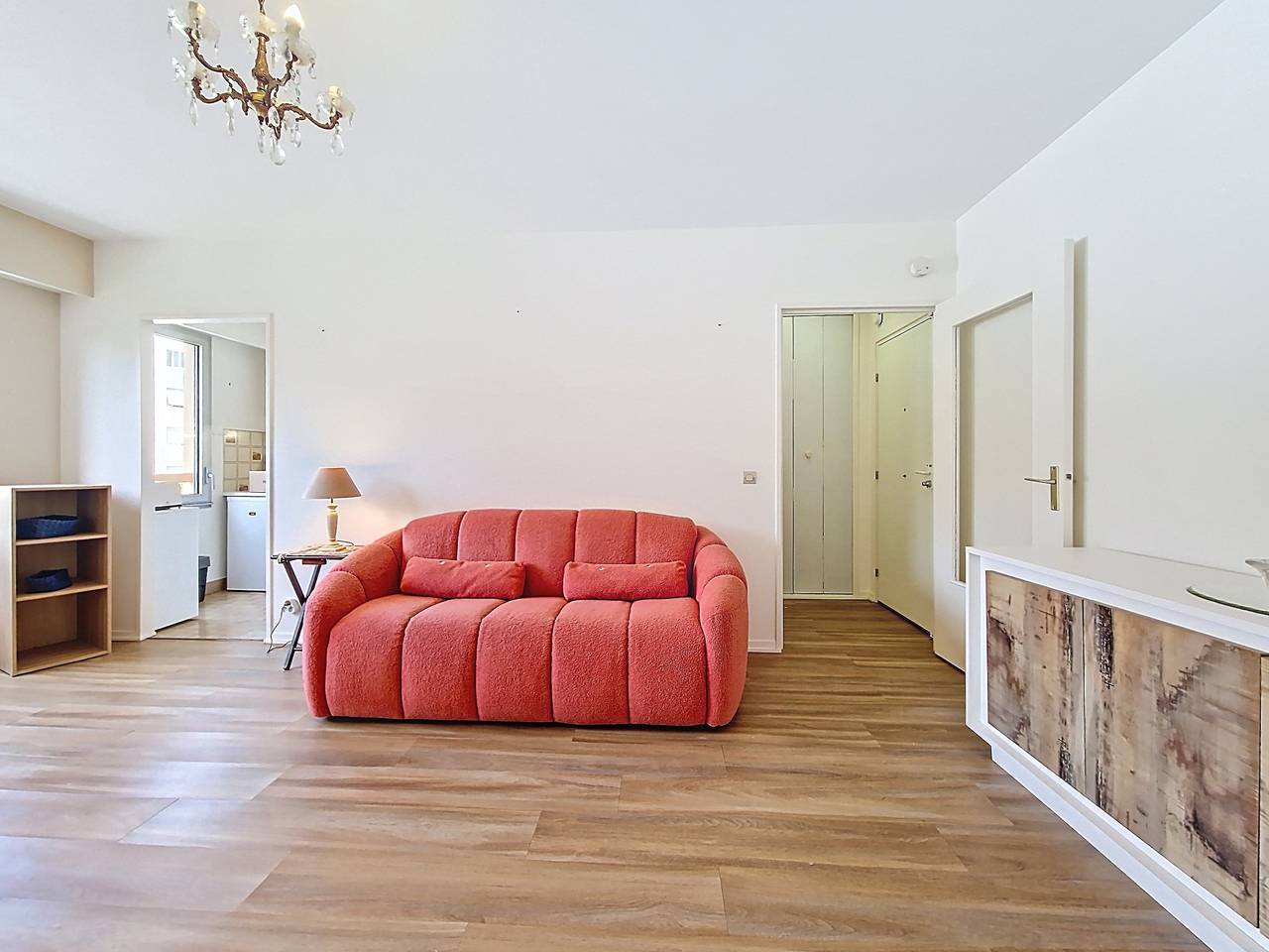 Entire studio, Nouveau! N&J - Studio Renoir - Proche Promenade in Nice (France), Nice region