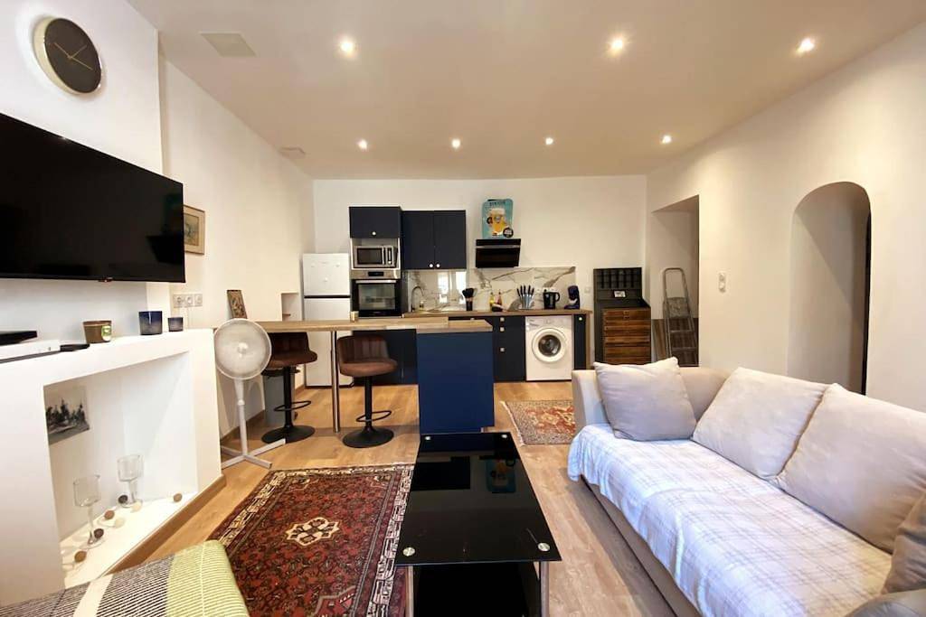 Appartement entier, One-Bedroom Apartment in Sète, Côte méditerranéenne (France)