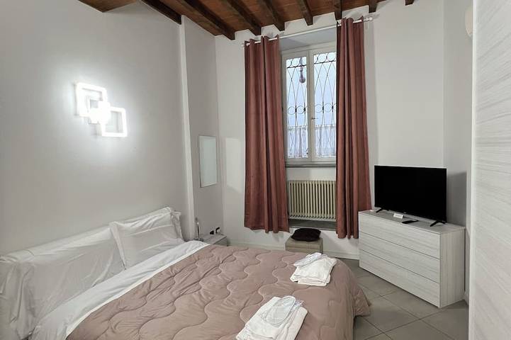 Ganze Wohnung, Cozy one-bedroom apartment with full kitchen in the historic center in Piacenza, Piacenza Provinz
