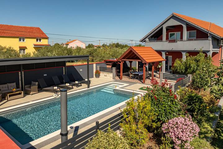 Villa für 7 Personen, mit Balkon und Garten, kinderfreundlich in Zadar
