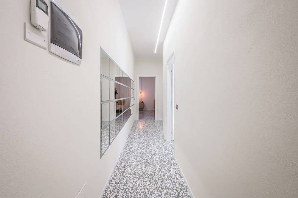 Entire apartment, [An Exclusive Overlook In The Heart Of Modena] Swing On The Square in Modena, Modena Province