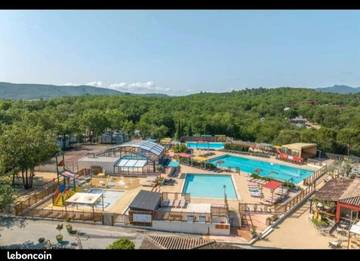 Camping pour 6 personnes, avec piscine ainsi que sauna et terrasse, animaux acceptés à Ruoms